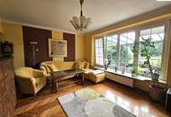 Wohnhaus mit 2.200m² großem Grundstück, Halle und Garagen