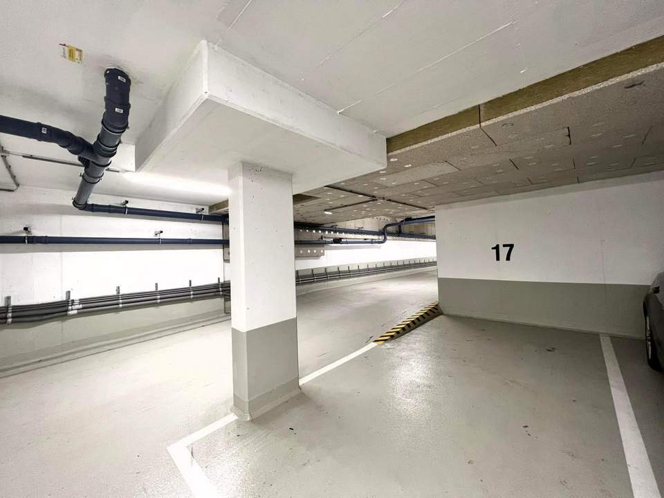 Autoabstellplatz in Tiefgeschossgarage Nähe U-Bahn Kagraner Platz // Parking Place in Underground Garage next U-Bahn Kagraner Platz //