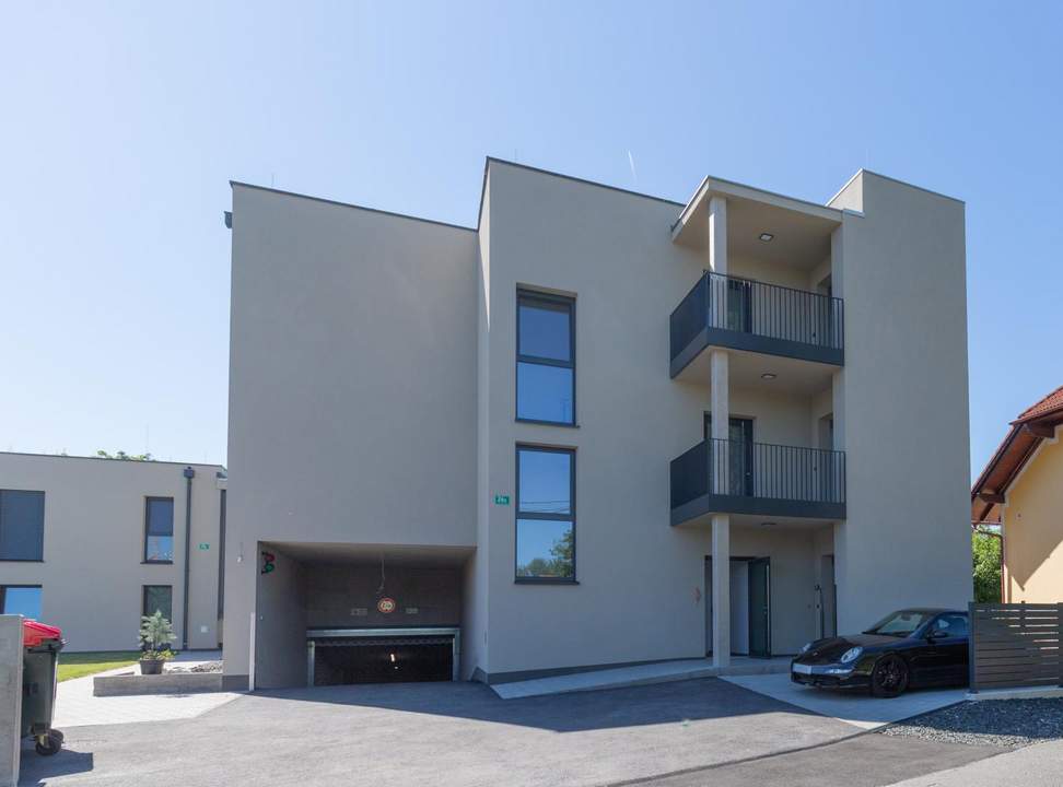 Modernes Wohnen in Graz: Neubau mit großem Balkon