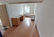 Sanierungsbedürftige Gartenwohnung in charaktervollen Altbau