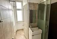 NEU! Sanierungsbedürftige Wohnung mit 16 m² großer Loggia im Innenhof! Plus rundum saniertes Haus!