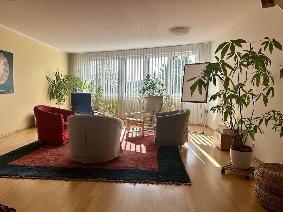 Attraktive Praxis in Mödling: 102m² plus Garagenstellplatz, top gepflegt!