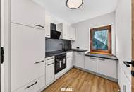 Frisch renovierter 3-Zimmer-Dachgeschosstraum mit zwei Balkonen und Tiroler Bergpanorama in Alpbach