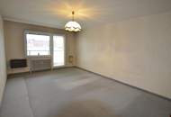 Sanierungsbedürftige 2-Zimmer Wohnung mit sonniger Loggia