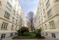 Komplett hofseitg ausgerichtete Stilaltbauwohnung im Jugendstiljuwel Schottenfelder Hof | Blick in den grünen Innenhof | Ideal auch zur WG-Nutzung