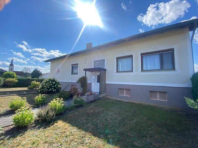 Wohlfühl-Bungalow mit Therme & Golf vor der Haustür