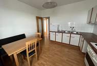 Zentrumsnahe Wohnung mit Küche, Loggia und tollem Ausblick!