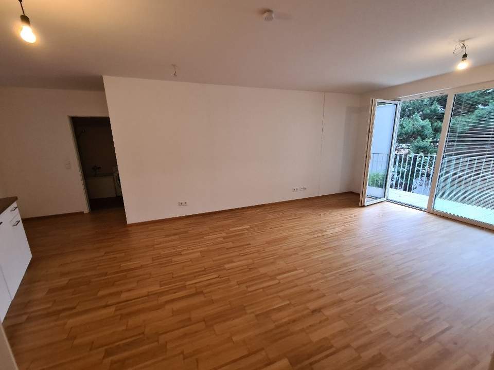 Schöne 3-Zimmer-Wohnung mit Balkon+Garagenstellplatz in der Lorystraße Nahe U3 und S-Bahn!