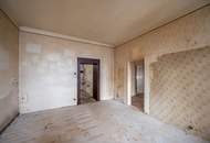++KLNB121++ Renovation Opportunity: Well-Located 1-Room Apartment with Airbnb Potential