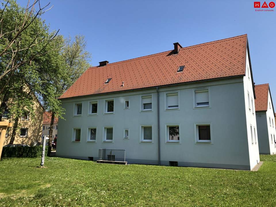 Die Natur vor der Haustüre: Ruhige Grünlage, ohne auf die Vorteile einer hervorragenden Infrastruktur verzichten zu müssen! Schnell sein und diese gemütliche Wohnung mit praktischer Raumaufteilung sichern!