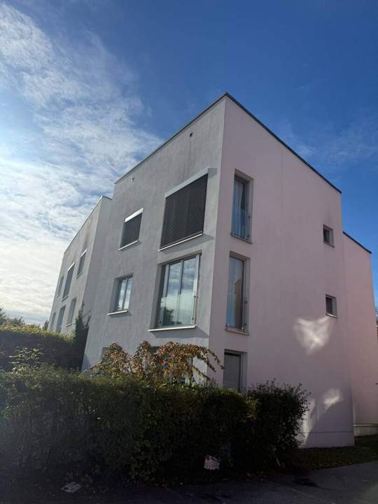 Top ausgestattetes GARTENAPARTMENT mit einer EXTRA TERRASSE und einem TIEFGARAGENPLATZ