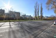 Flexibel gestaltbares Büro mit großen Glasfronten am Donaukanal