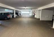 Ruhige 2-Zimmer-Wohnung mit Hof-Loggia und Tiefgaragenplatz