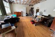 Großzügiges Wohnhaus auf großem Grundstück in idyllischer Lage! Sanierungsbedürftig!
