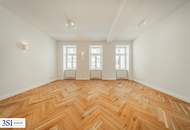 Lichtdurchflutet & luxuriös: Sanierter Altbau-Erstbezug mit Balkon