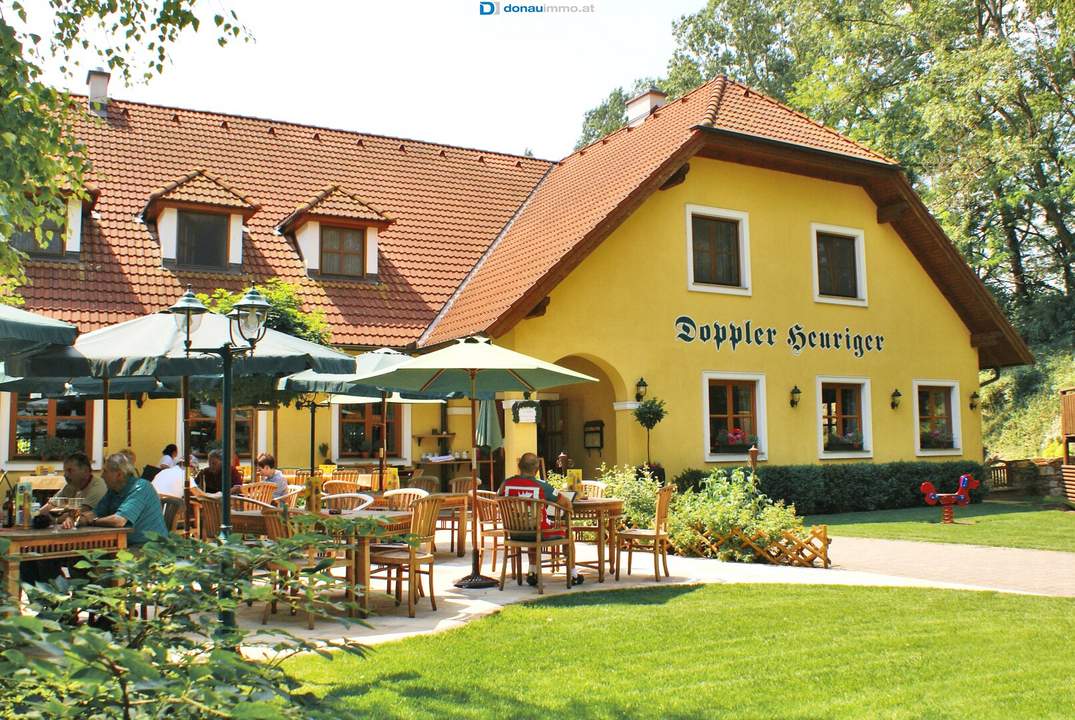2011 Sierndorf - Gesamtpaket aus tollen Wohnungen und erstklassigem Heurigenrestaurant in Bestlage