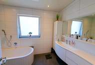 Wohnjuwel mit 2 Wohnungen (ca. 290 m² Wfl.), 2 Terrassen, Gartenareal mit Pool & Poolhaus - Neuzeug