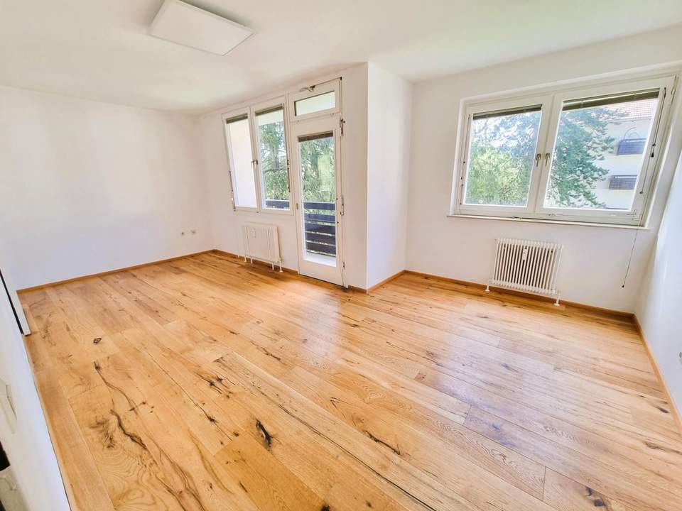 Zentrale 2-Zimmer-Wohnung mit Loggia!