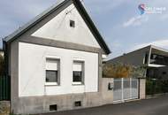 Altes Haus, 5 Zi, teilweise renoviert, Fenster & Türen erneuert, Dach neu eingedeckt, Carport