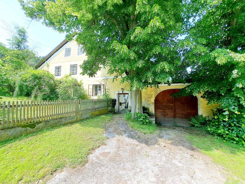 IDYLLISCHER HISTORISCHER EHEMALIGER BAUERNHOF