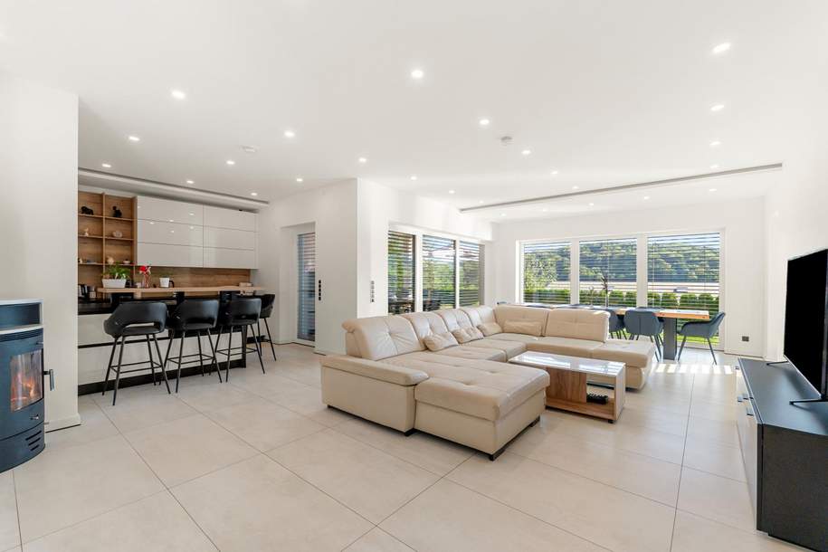 Elegantes Wohnen im Grünen! Neuwertiges Dreifamilienhaus in erhöhter Ruhelage, Haus-kauf, 795.000,€, 8342 Südoststeiermark