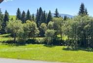 Großzügiges Wohnhaus am Dorfrand mit Nebengebäude