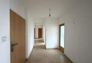 Klimatisierte Dachgeschosswohnung mit 4 Schlafzimmer und Garage // Air-conditioned attic apartment with 4 bedrooms and garage //