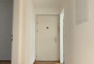 L(i)ebenswerter Neustart in Steyr Münichholz: stilvoll sanierte Wohnung mit ebenerdiger Dusche, hochwertigen Böden und großzügiger Raumaufteilung – perfekt für Zwei!