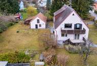 Haus mit Sanierungsbedarf auf großem Grundstück in perfekter Wohngegend