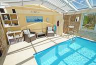 2241 Schönkirchen: Rarität! Traumhafte Wohlfühloase samt Schwimmhalle in bester Lage!