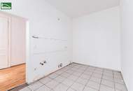 Ideal WG geeignet! Innenhof gerichtete Altbau-Wohnung nahe U4 und U6 in Sechshaus!