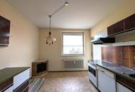 Sanierungsbedürftige 3-Zimmer-Eigentumswohnung mit Balkon, Loggia und Garage