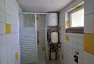 ZWEI WOHNHÄUSER - TRAUMHAFTER BUNGALOW UND KLEINES SOMMERHAUS SAMT PARKÄHNLICHEM GARTEN MIT HERRLICHEM ALTBAUMBESTAND