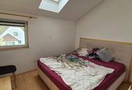 EIN- ZWEIFAMILIENHAUS MIT ZWEI EINGÄNGEN UND 3 GARAGEN