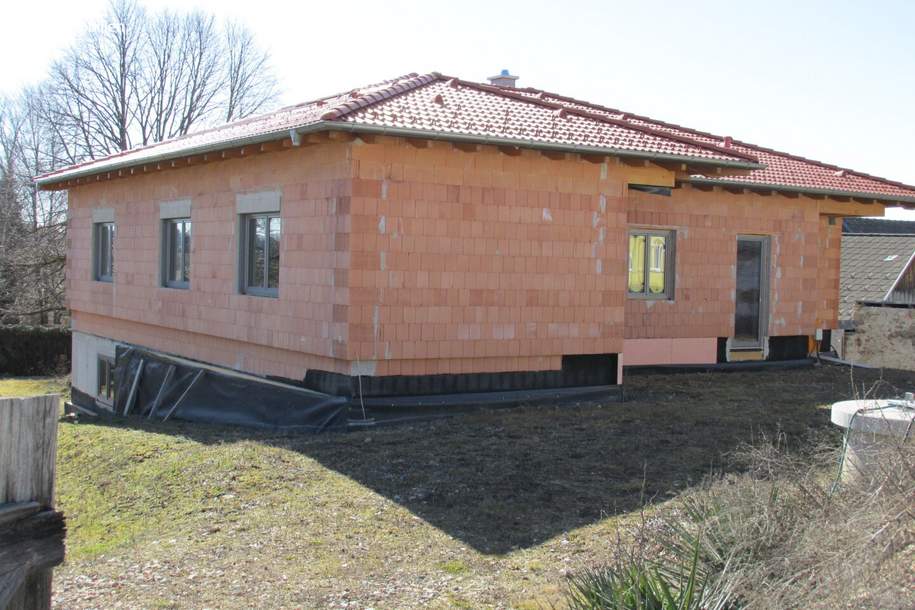 Großer Rohbau mit tollem Gartengrundstück in zentraler Lage, Haus-kauf, 277.000,€, 3902 Waidhofen an der Thaya