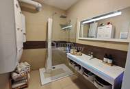 Einmalige 4-Zimmer Dachgeschoßwohnung mit Loggia & Parkplatz & Klima