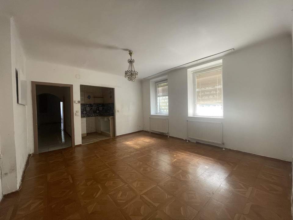Traumlage beim Belvedere! Sanierungsbedürftige Wohnung im beliebten Botschaftsviertel.