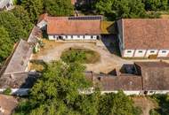 "Großzügiges Grundstück mit Pferdehof und sanierungsbedürftigem Haus – nur Minuten von Wien entfernt"