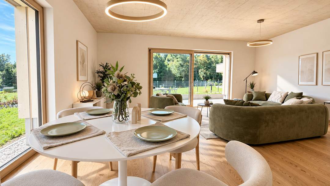 Velden am Wörthersee. **ERSTBEZUG** Eckgartenwohnung mit Grünblick und 2 Tiefgaragenplätzen, in perfekter Zentrumslage