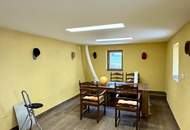 "Charmantes Einfamilienhaus mit Terrasse, Garage und zusätzlichem Grundstück"