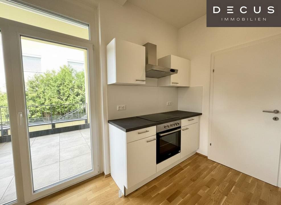| CHARMANTE 2-ZIMMER WOHNUNG MIT GROSSZÜGIGER SW-TERRASSE | IN WUNDERSCHÖNER ALTBAU-VILLA | HELL &amp; GEMÜTLICH | IDEAL FÜR STUDENTEN, SINGELS ODER PÄRCHEN | NÄHE MED-UNI | TOP LAGE