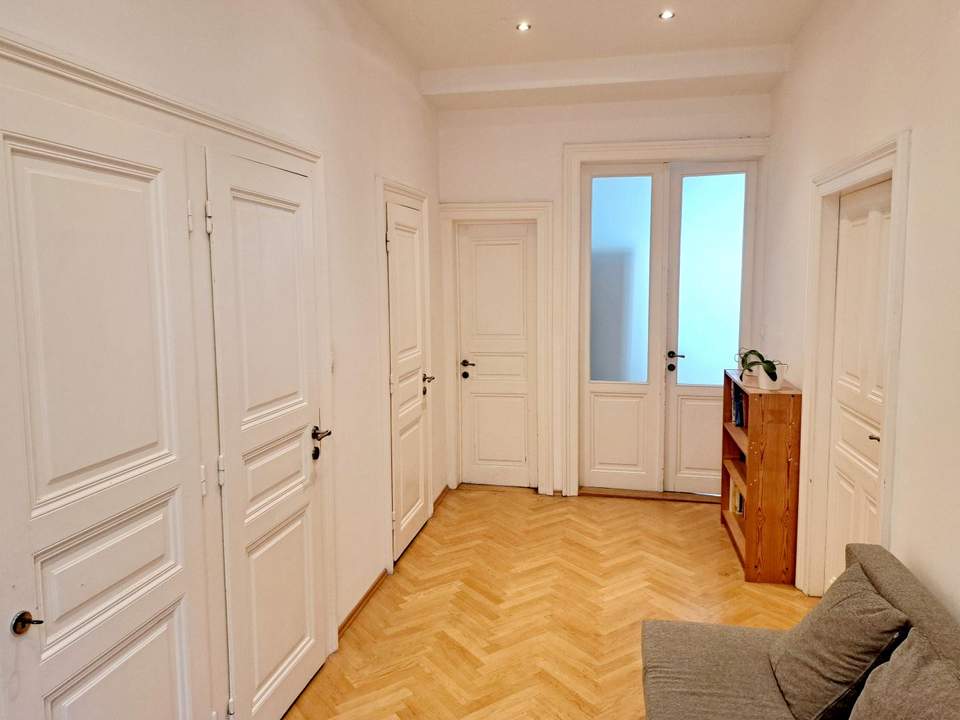 "elegante 3 Zimmer Altbau in Zentrumsnähe!"