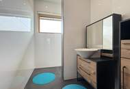 Architektenhaus in sonniger Ruhelage mit Spiral-Weinkeller, Infinity Pool und Burgblick