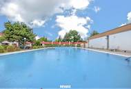 Ihr Traum vom Haus mit Pool: Zweistöckiges Reihenhaus in ruhiger und gut angebundener Lage
