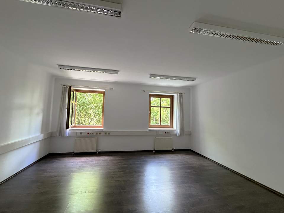 * Perfektes Büro/Praxis für Mitarbeiter:innen und Kund:innen *