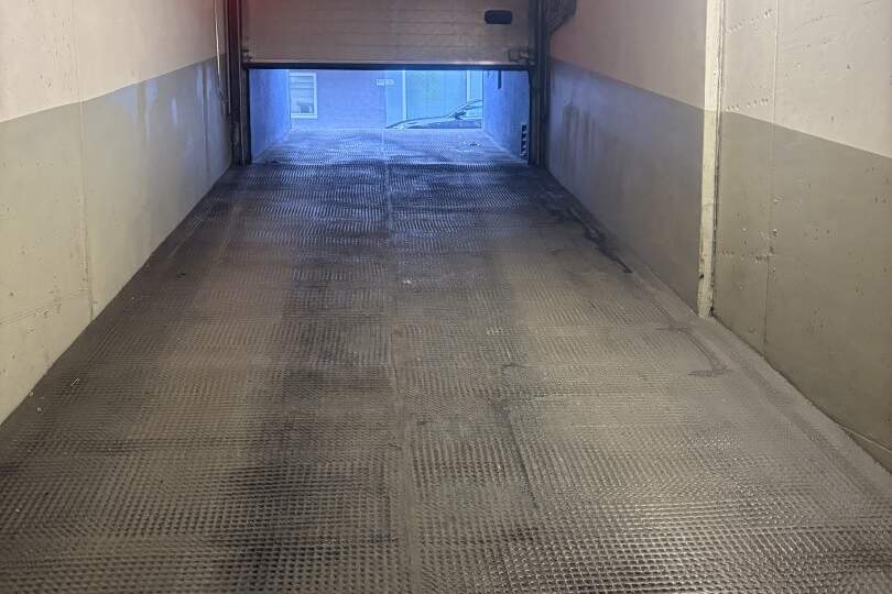 Trockener Tiefgaragenstaplerplatz UNTEN in kleiner Garage zu mieten, Kleinobjekte-miete, 88,00,€, 1170 Wien 17., Hernals