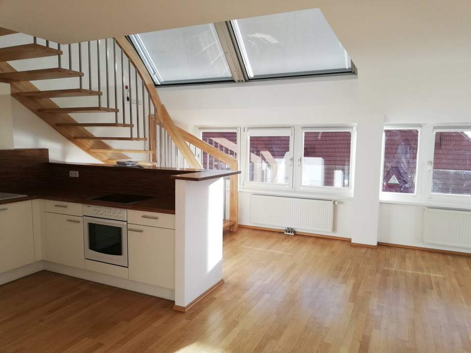 Investitionsperle im Dachgeschoss - 3 Zimmer mit 2 Freiflächen unbefristet vermietet