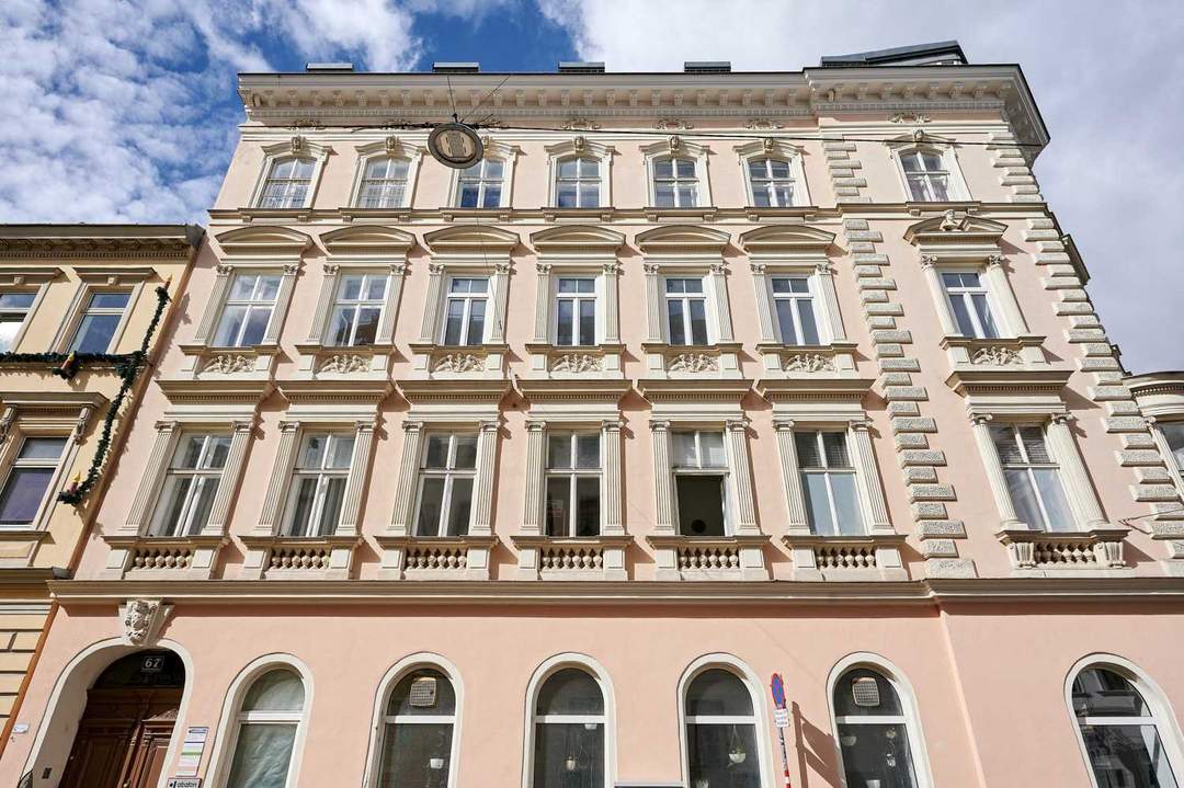 Charmante 2-Zimmer-Altbauwohnung in saniertem Jahrhundertwende-Haus