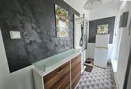 Wohnhaus mit 2.200m² großem Grundstück, Halle und Garagen