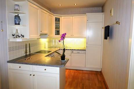 Kleines Miethaus mit Garten und Parkplätzen mitten in Mödling, Haus-miete, 1.620,00,€, 2340 Mödling